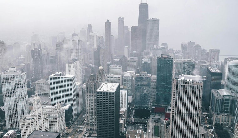 Chicagoans Prepare for a Gloomy Christmas, Weather Forecast Suggests Rain Over Snow
