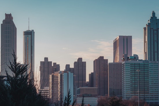 Chilly Spell Hits Atlanta with Widespread Frost, Clear Skies, and Breezy Nights Ahead