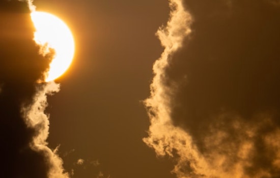 Chilly Start and Persistent Rain Showers in Philadelphia with Midweek Sun Glimpse