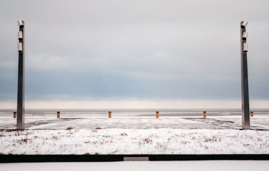 Chilly Winds and Flurries Expected in Milwaukee with Snow Showers and Blustery Conditions This Week