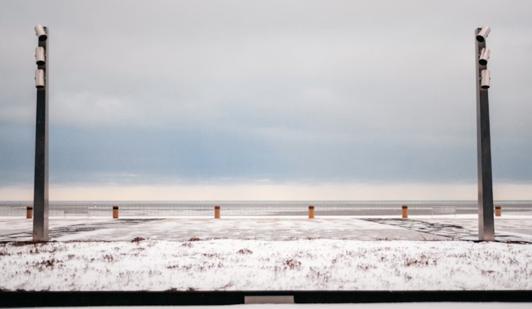 Chilly Winds and Flurries Expected in Milwaukee with Snow Showers and Blustery Conditions This Week