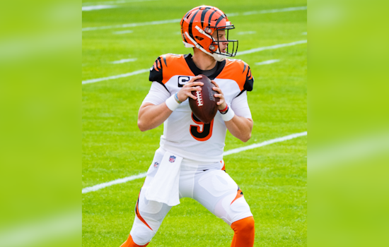 Cincinnati Bengals' Joe Burrow Clinches AFC Offensive Player of the Month Amid Team Setbacks