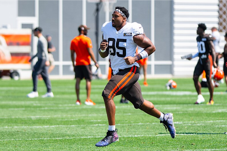 Cleveland Browns' Myles Garrett Overcomes Eye Injury to Continue Playing Against Kansas City Chiefs