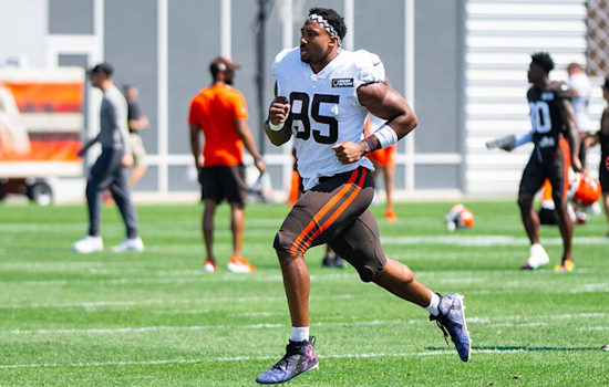 Cleveland Browns' Myles Garrett Overcomes Eye Injury to Continue Playing Against Kansas City Chiefs