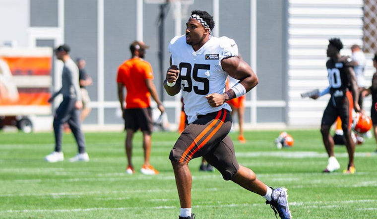 Cleveland Browns' Myles Garrett Overcomes Eye Injury to Continue Playing Against Kansas City Chiefs