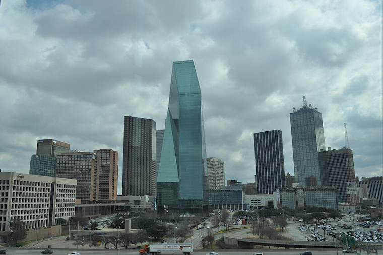 Dallas Sees Dynamic Weather: Thunderstorms Likely, Fog Advised, Ahead of Clearer Skies