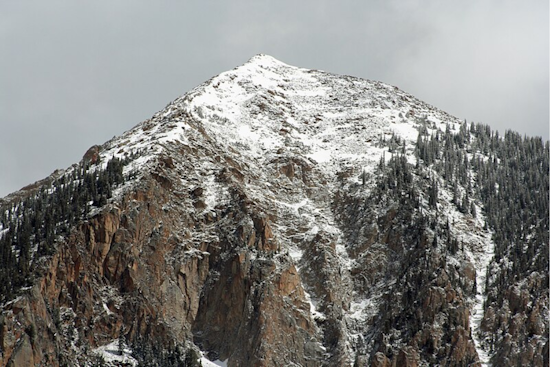 Denver Anticipates Light Winter Weather with Snow Showers Over Mountain Regions