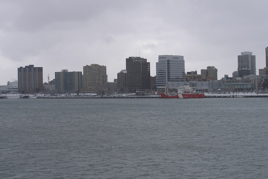 Detroit Faces Swirling Winds and Rain Showers, NWS Advises Caution Amidst Seasonal Turn