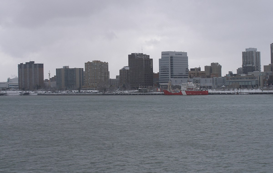 Detroit Faces Swirling Winds and Rain Showers, NWS Advises Caution Amidst Seasonal Turn