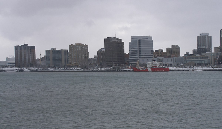Detroit Faces Swirling Winds and Rain Showers, NWS Advises Caution Amidst Seasonal Turn