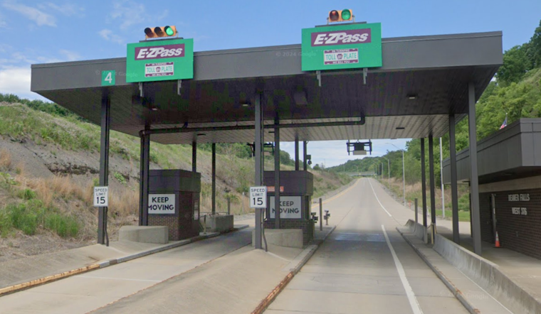Driver and Service Dog Injured as Tractor-Trailer Strikes Tollbooth on I-376 in Beaver County