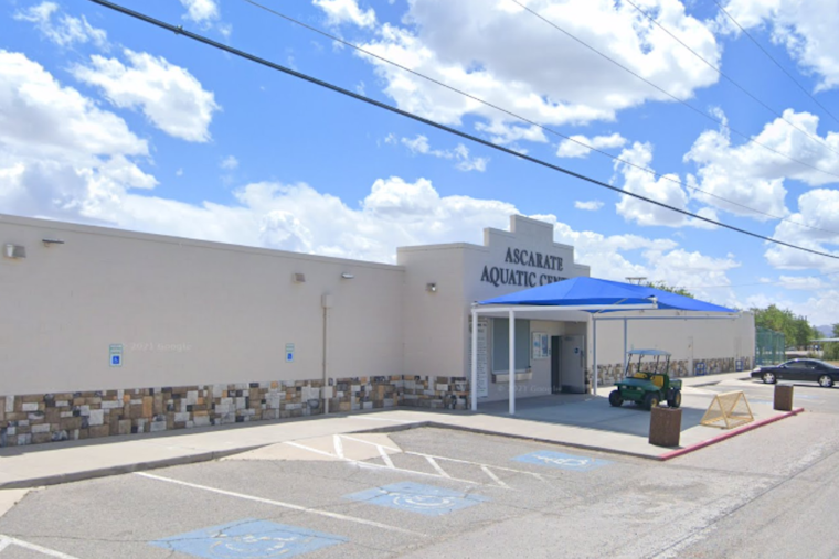 El Paso Bids Farewell to Fred Loya Christmas Show, Welcomes 2025 with Ascarate Park New Year's Day Plunge