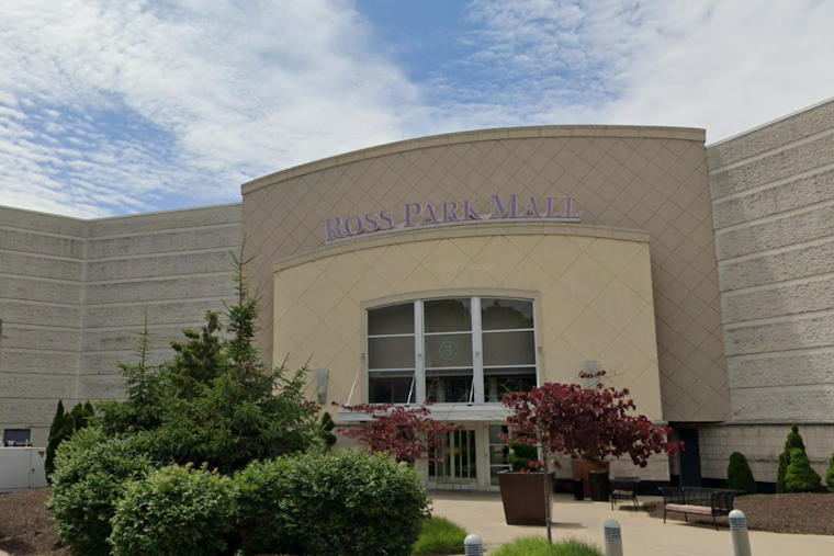 Festive Flicker Out: Transformer Fire Causes Christmas Eve Blackout at Ross Park Mall in Pittsburgh