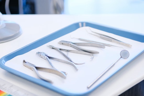 Flagstaff Dentist Accused of Using Rusty Pliers for Implant Removal; Arizona State Board Suspends License