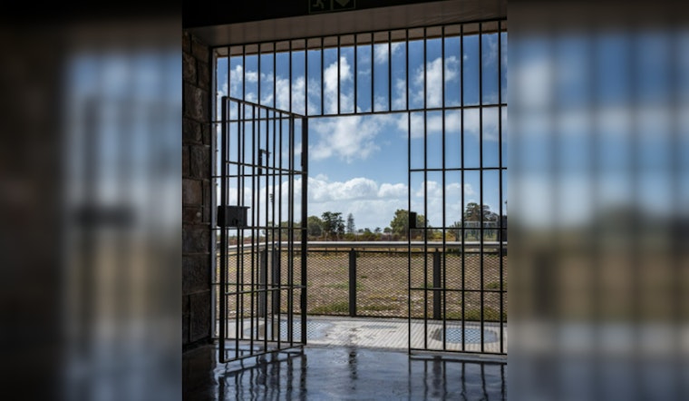 Former Medellin Cartel Drug Lord Fabio Ochoa Released After 25 Years in U.S. Prison, Set for Deportation to Colombia