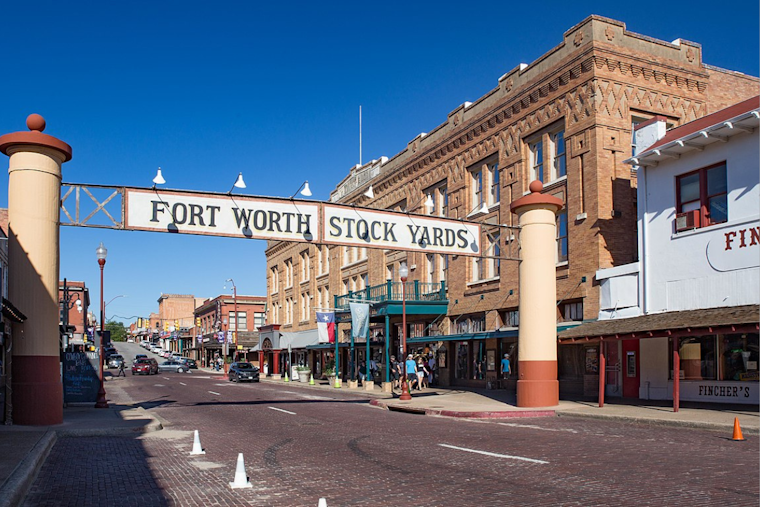 Fort Worth Revels in Festivities as Navy and Oklahoma Fans Gear Up for Armed Forces Bowl Showdown