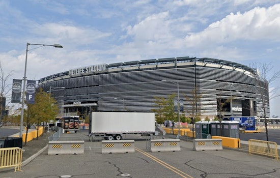Frustrated Fans Fly Banner Over MetLife Stadium Urging Giants Owner to "Fix This Dumpster Fire"