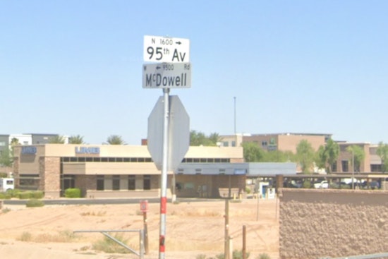 Good Samaritans Rescue Mother and Four Children from Sinking Car in Phoenix Canal