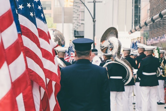 Heartwarming Holiday Homecoming for Over 550 Minnesota Soldiers After Middle East Deployment