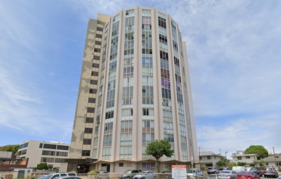 Honolulu Firefighters Quell 16th-Floor Blaze in Kaimuki High-Rise, One Treated for Breathing Troubles
