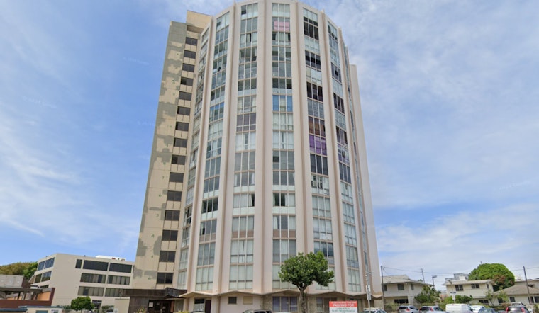 Honolulu Firefighters Quell 16th-Floor Blaze in Kaimuki High-Rise, One Treated for Breathing Troubles