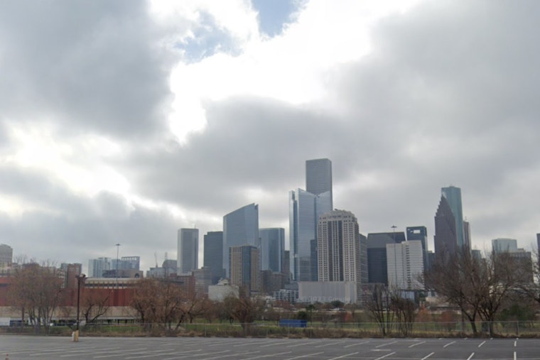 Houston Alert, Severe Thunderstorms and Tornado Risk Amid Heavy Travel Season