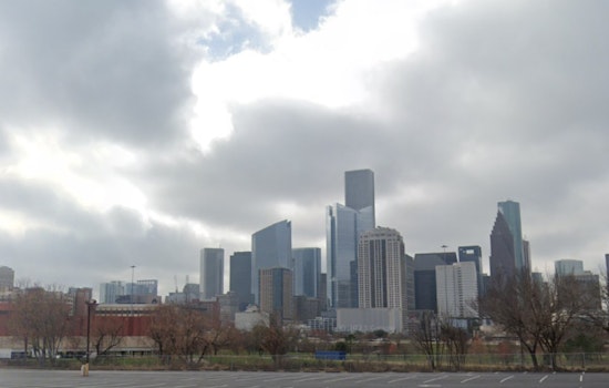 Houston Alert, Severe Thunderstorms and Tornado Risk Amid Heavy Travel Season