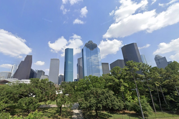 Houston Braces for a Winter Reset as Sunny Skies Turn Chilly Before New Year's Celebrations