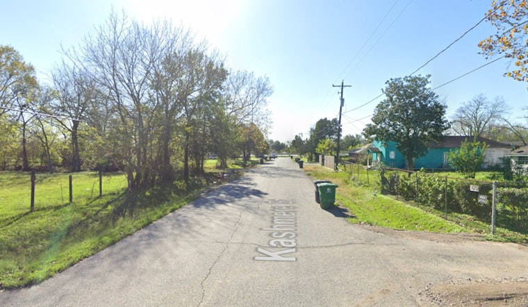 Houston Firefighters Battled Intense Blaze in Kashmere Gardens, No Injuries Reported
