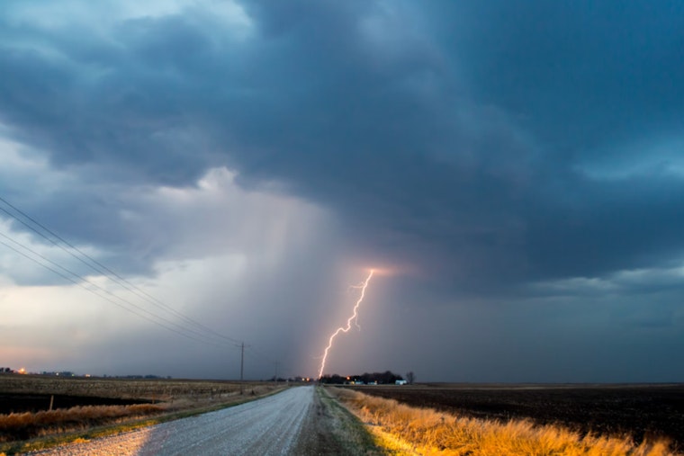 Houston Weather Alert: Mist, Cold, Rain, and Potential Thunderstorms Ahead
