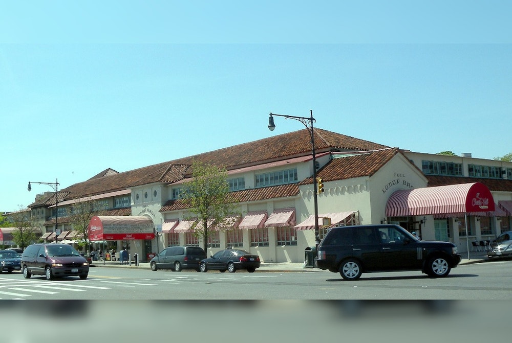 Iconic Lundy's Seafood Restaurant Reels Back Into Brooklyn's Red Hook After 17 Years