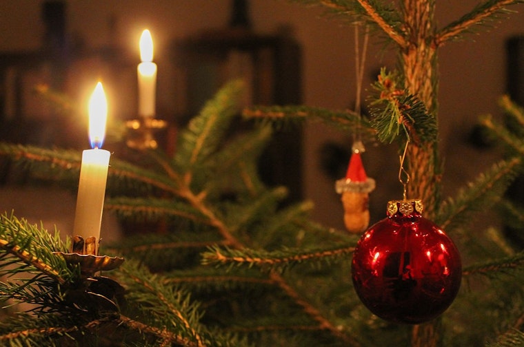Illinois Fire Marshal Urges Vigilance to Prevent Decoration-Related Fires During Holidays