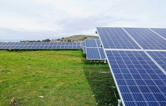 Illinois Lawmakers and Scientists Tackle Energy Costs with Innovative Solutions and Potential Breakthrough in Battery Storage Technology