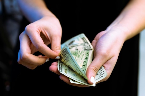 Illinois to Usher in $15 Minimum Wage in 2025, Fulfilling Governor Pritzker's Economic Promise