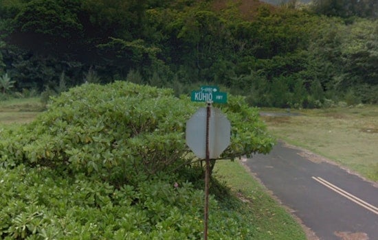 Kaua‘i Firefighters Fight Inaccessible Brush Fire in Wainiha, Road Closures on Kūhiō Highway