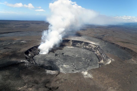 Kilauea Volcano's Eruption Pauses, USGS Monitors for Potential Resumption Near Hawaii Volcanoes National Park