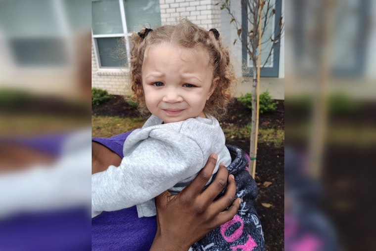 Knoxville Police Seek Public's Help to Locate Parents of Girl Found Wandering Alone in Apartment Complex