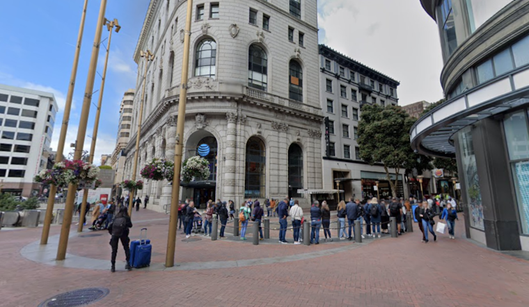 Last-Minute Holiday Rush Fills San Francisco's Union Square with Festive Spirit and Shopping Frenzy