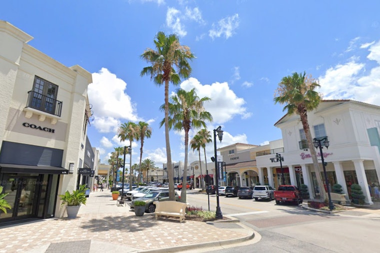Last-Minute Shoppers Flock to Jacksonville’s St. Johns Town Center for Holiday Purchases