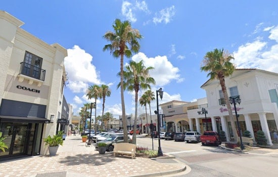 Last-Minute Shoppers Flock to Jacksonville’s St. Johns Town Center for Holiday Purchases