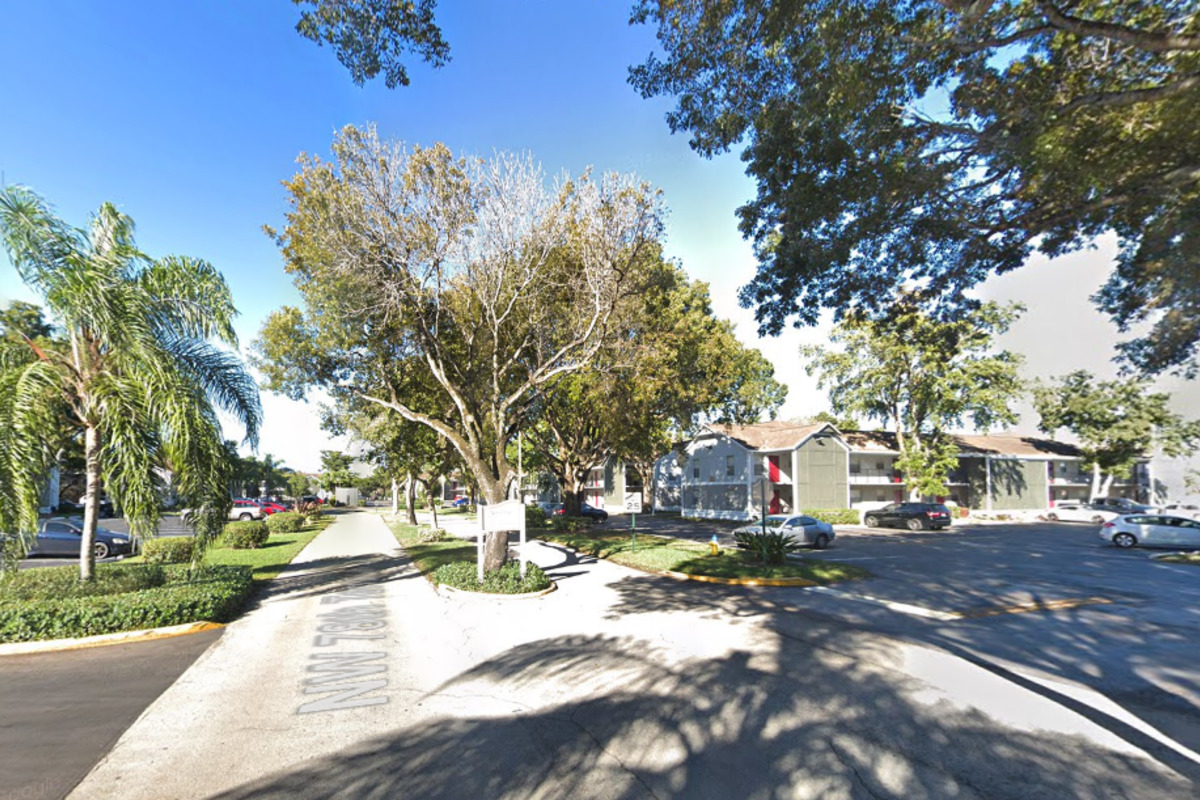 Man Shot and Robbed in Pembroke Pines Apartment Complex, Police Seek
