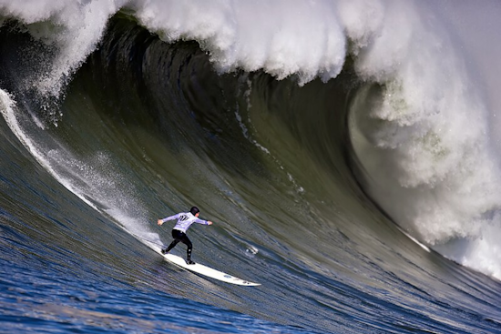 Mavericks' Mighty Swells Draw Courageous Surfers to California Coast Amid Warnings of Danger