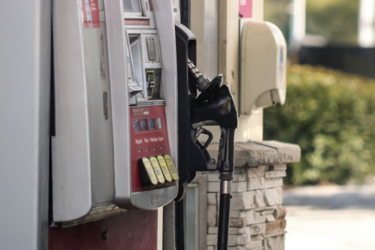 Michigan Gas Prices Edge Up Ahead of Christmas as Motorists Face Increased Fuel Costs