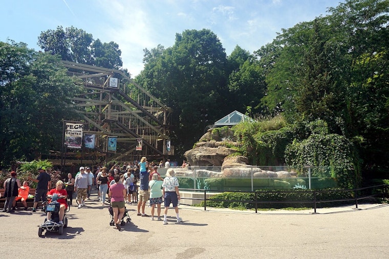 Milwaukee County Zoo Hosts Frosty Free Week Offering Free Daytime Admission Through December 30th