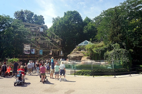 Milwaukee County Zoo Hosts Frosty Free Week Offering Free Daytime Admission Through December 30th