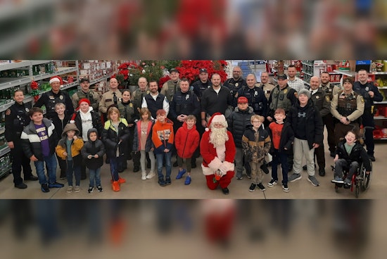 Minnesota State Patrol Officers Embrace Holiday Spirit, Partner with Children for Festive Shopping Sprees