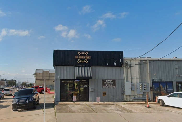 New Orleans Fire Department Successfully Battles Suspicious Blaze on Earhart Blvd