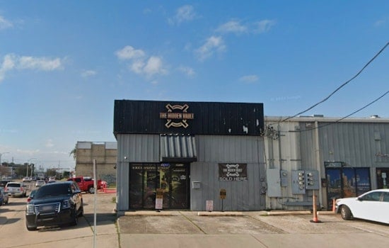 New Orleans Fire Department Successfully Battles Suspicious Blaze on Earhart Blvd