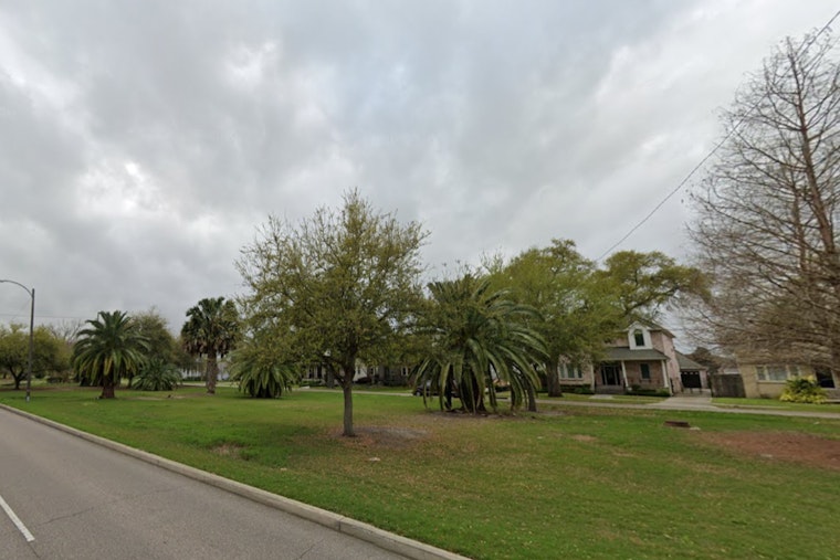 New Orleans Grapples with Mixed Weather as Gusty Winds, Dropping Temperatures, and Potential Weekend Showers Are Expected, Says NWS