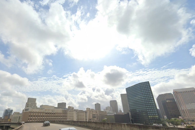 New Orleans Greets a Pleasant 59°F with Hints of Sunshine and Potential Showers, NWS Reports